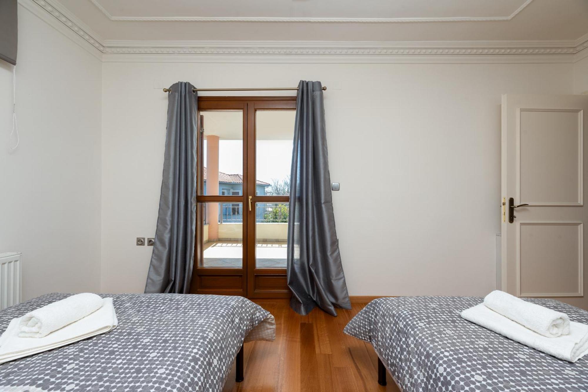 Ferienwohnung Christina'S Twin Palm Trees House Agria Exterior foto